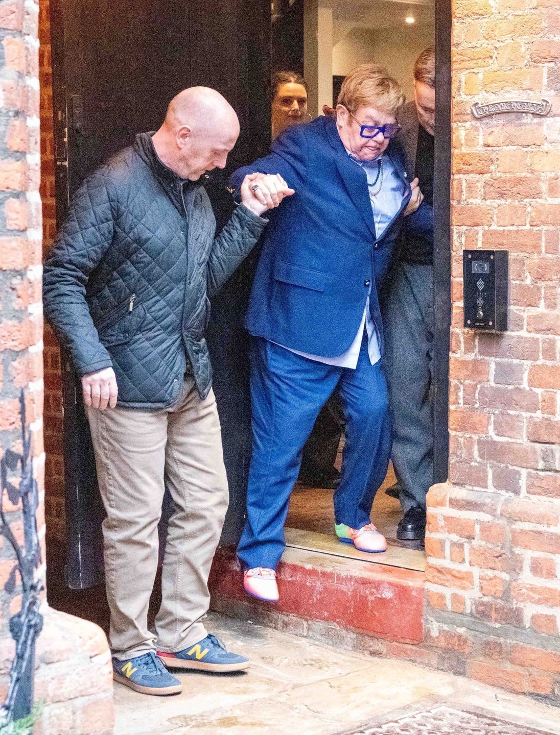 Elton John na świątecznych zakupach