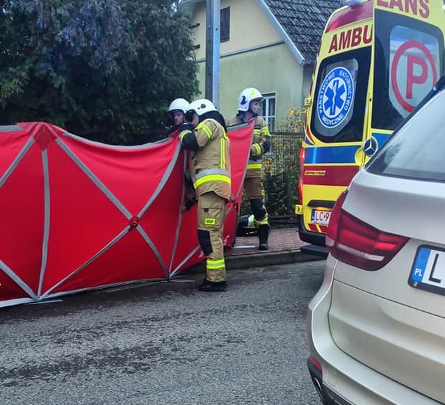 Bmw z włączonymi światłami. Dokonali makabrycznego odkrycia