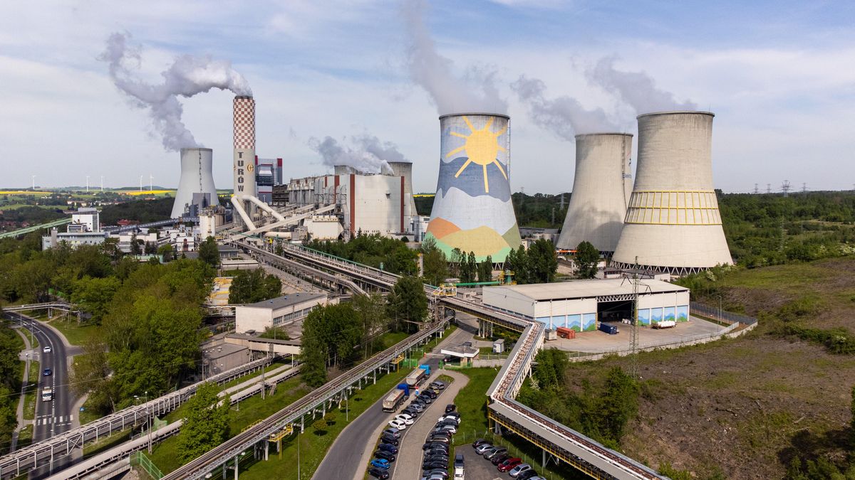 W�glowa elektrownia cieplna
Bogatynia, 22.05.2023. W�glowa elektrownia cieplna, PGE G�rnictwo i Energetyka Konwencjonalna S.A. Oddzia� w Turowie, 22 bm. (tg/zkoc) PAP/Tomasz Golla
Tomasz Golla
Bezpiecze�stwo energetyczne Polski, Energetyka Konwencjonalna, PGE G�rnictwo i Energetyka Konwencjonalna S.A. Oddzia� KWB Tur�w, tur�w