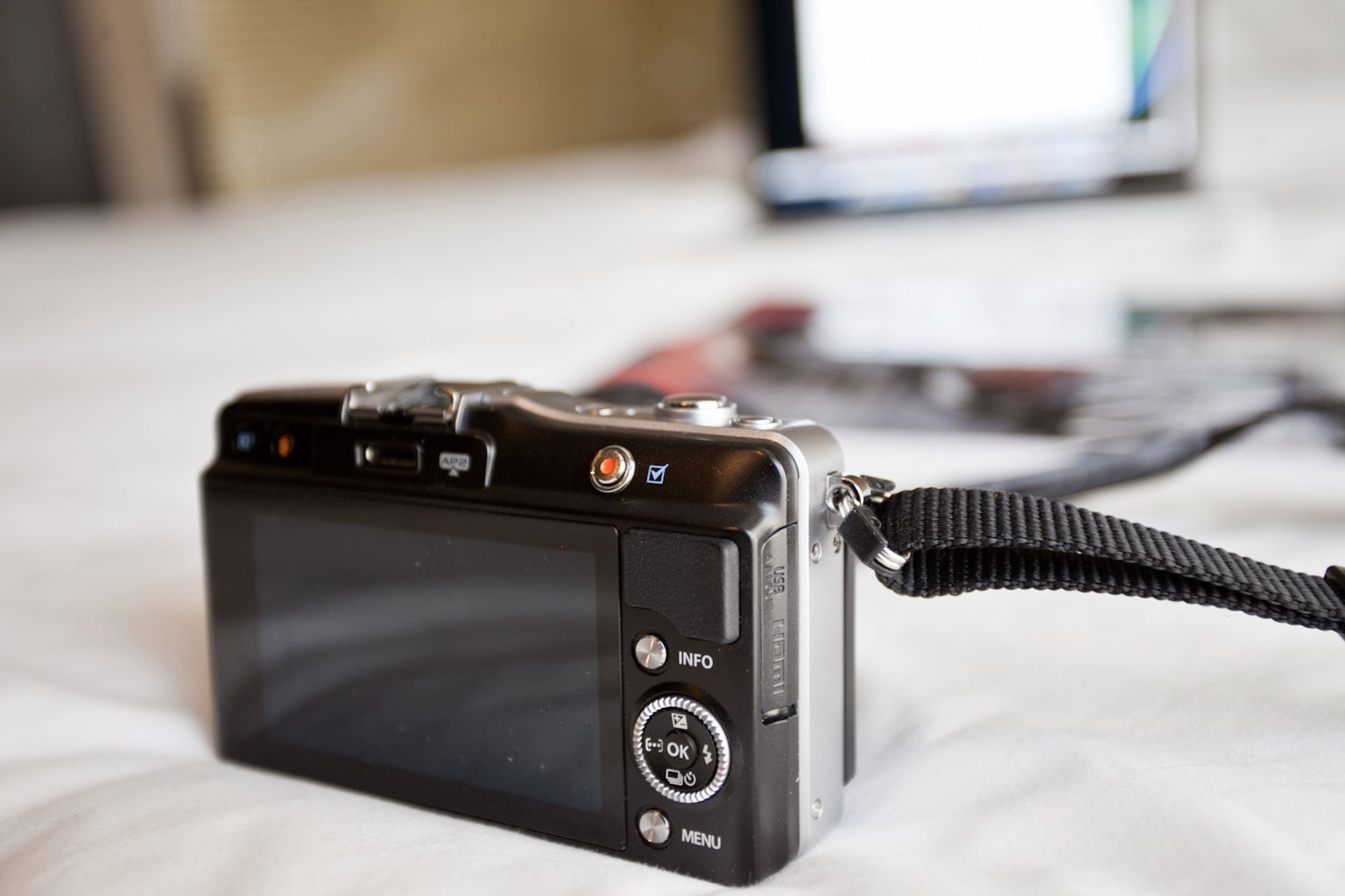 Olympus Pen Mini E-PM 2 - 260 gramów stylu i świetnej jakości [wideotest] 4