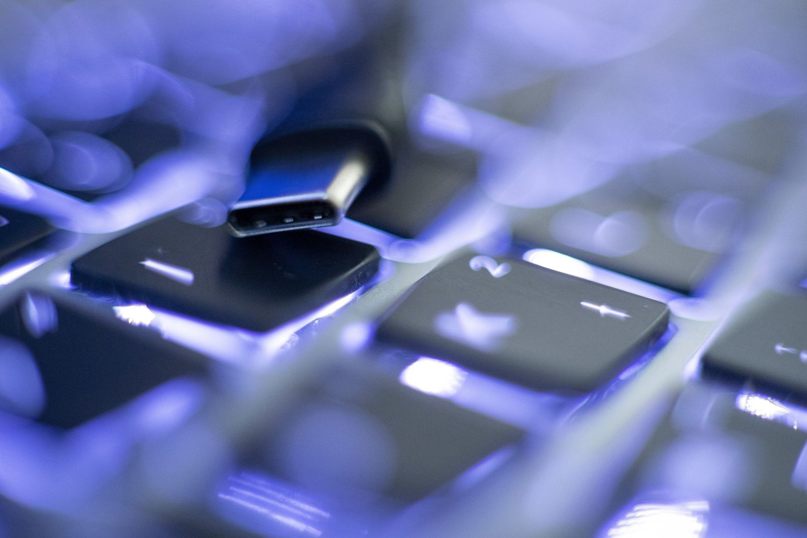 Będzie jedna wersja ładowarki urządzeń mobilnych w całej UE