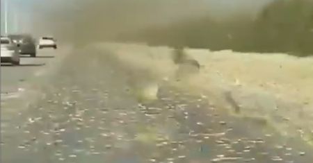 Miliardy dolarów strat. Nagranie plagi z Iranu przypomina film o apokalipsie