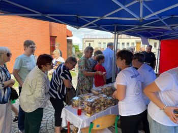 Lębork: Blisko 16 tys. zł zebrano podczas pikniku charytatywnego na leczenie chorej na raka 4-letniej Laury Cyry