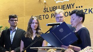 Kleszczów: Ślubowanie klas pierwszych i Dzień Edukacji Narodowej w zespole szkół. Obchodzono też Dzień Patrona