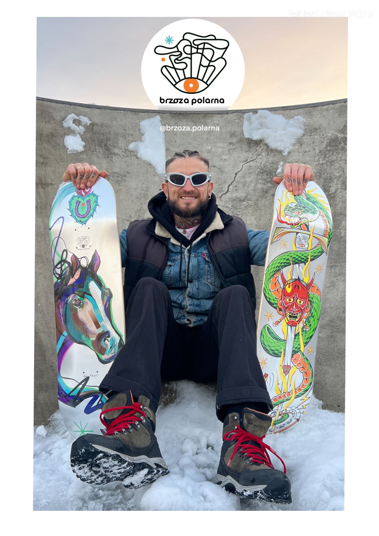 Krzysztof „Ceentaur” Pietrowicz z zaprojektowanymi przez siebie 