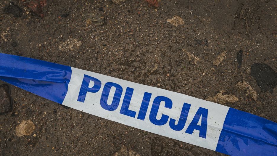 Policja sprawdza tożsamość mężczyzny