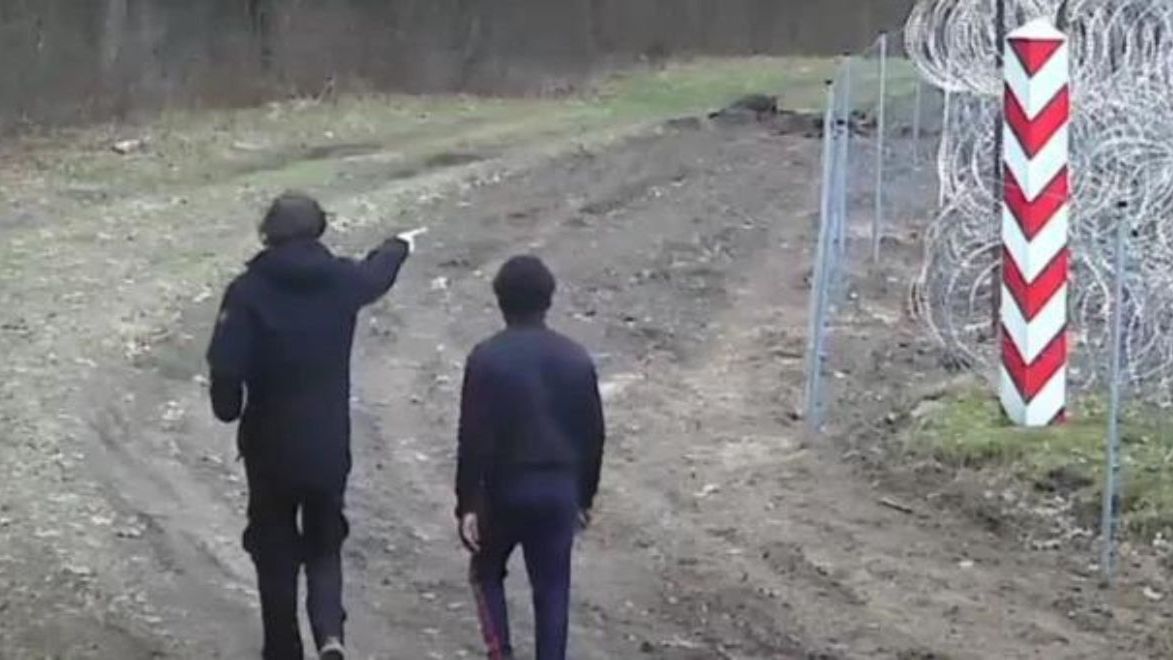 Ciekawscy turyści na granicy polsko-rosyjskiej