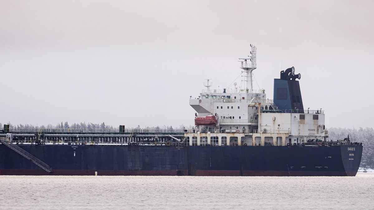 Wyciek ropy na Bałtyku. Szwedzi zatrzymali statek floty cieni (zdj. poglądowe)