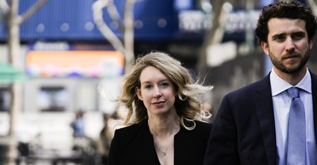Największa oszustka z Doliny Krzemowej rozpoczęła odsiadkę. Jest pierwsze zdjęcie