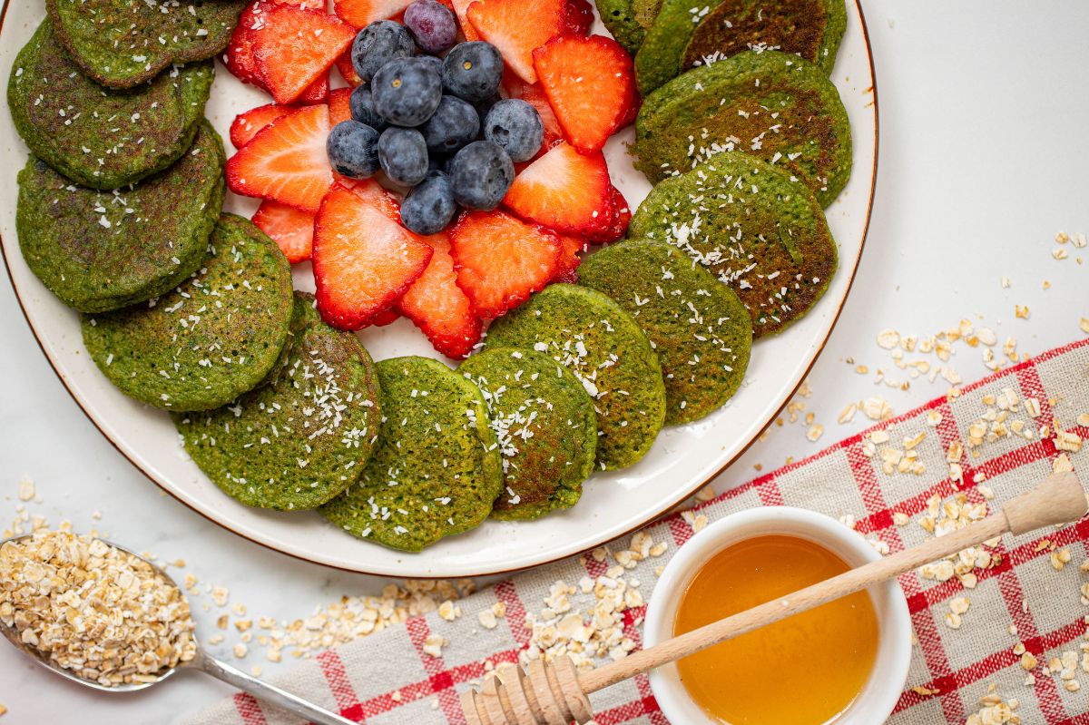 Spin up your breakfast: How to make mini pancakes with a spinach and strawberry twist