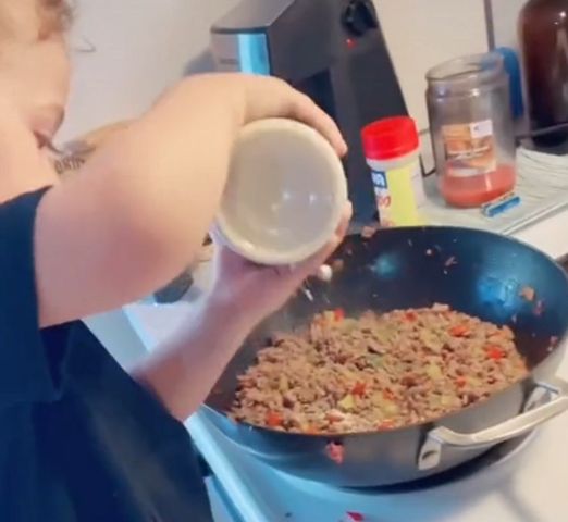 Zaczął gotować w wieku 14 miesięcy
