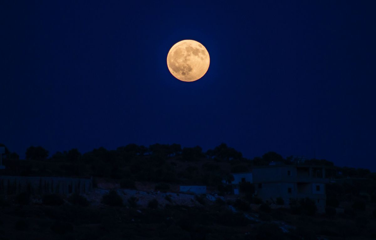 Pełnia Księżyca Myśliwych wypada 9 października 2022 roku. 