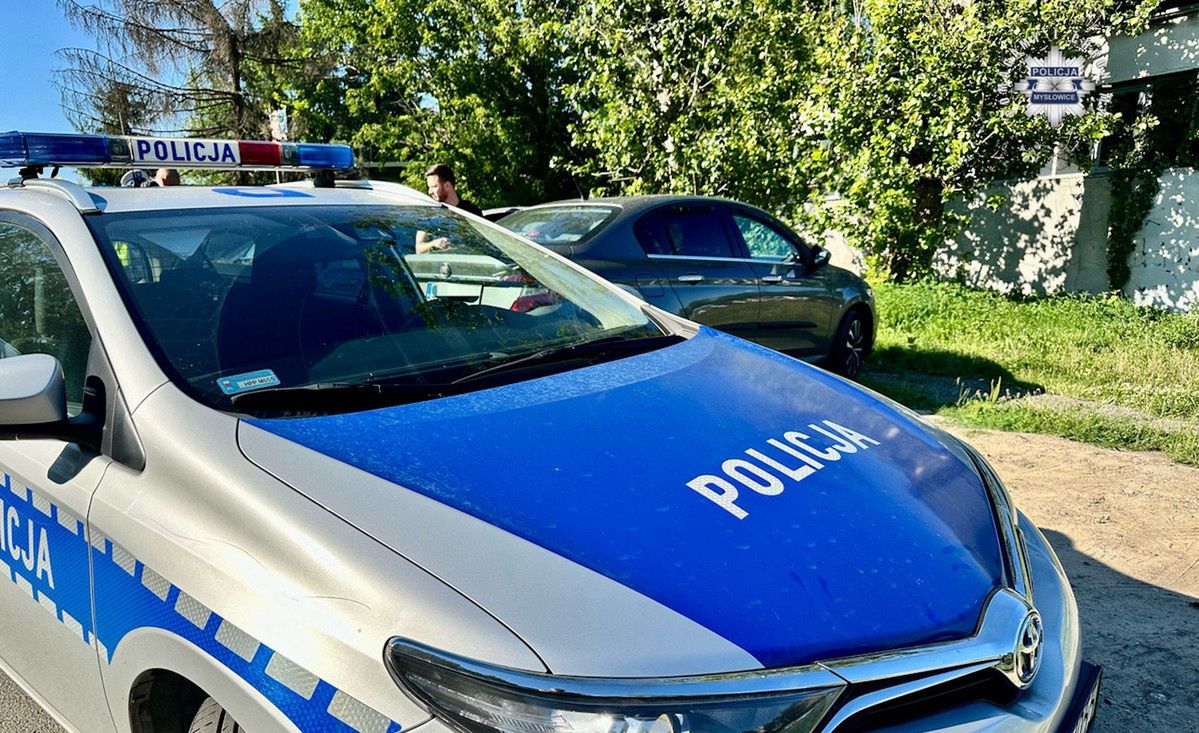 Kierująca tym BMW, mając 3 prom. alkoholu we krwi, spowodowała dwie kolizje i uciekła z miejsca zdarzenia