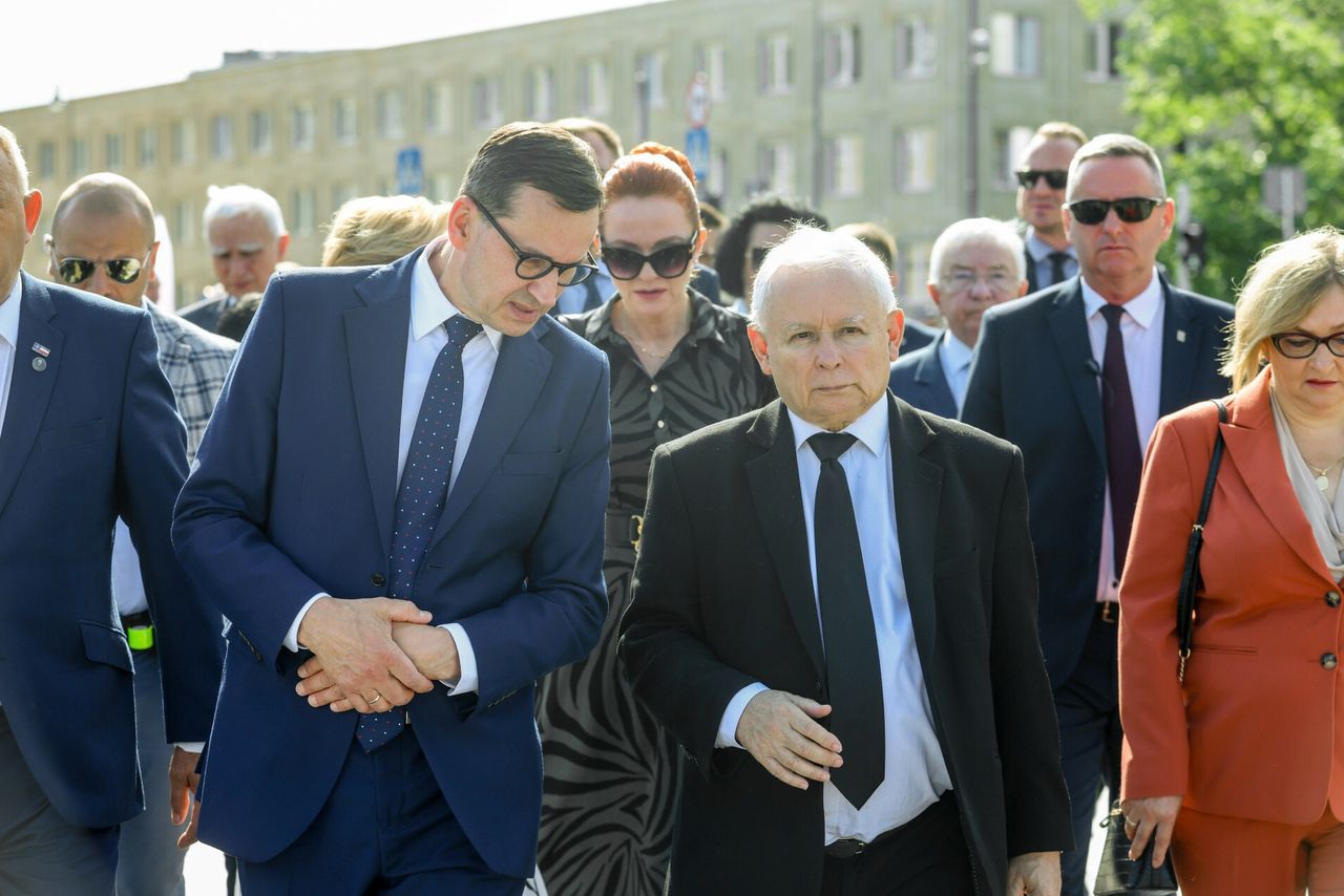 "Paski wstydu". Pokażą rządzącym, ile tak naprawdę zarabiają