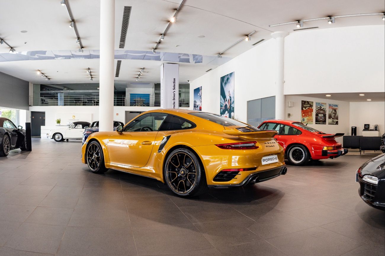 Sprzedawali luksusowe auta do Rosji. CBŚP rozbiło gang