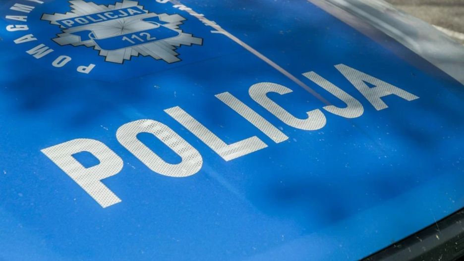 Wandal wybił szybę w księgarni.