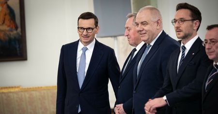 "Wyborcza": Węglowy spisek Sasina. Chce uderzyć w najczulszy punkt dla rządu