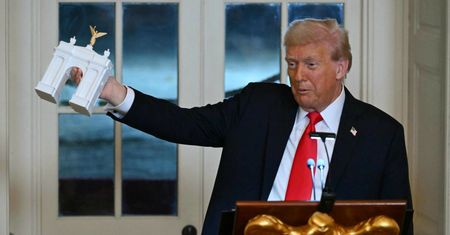 Demokraci chcą zablokować łuk Trumpa pod Waszyngtonem