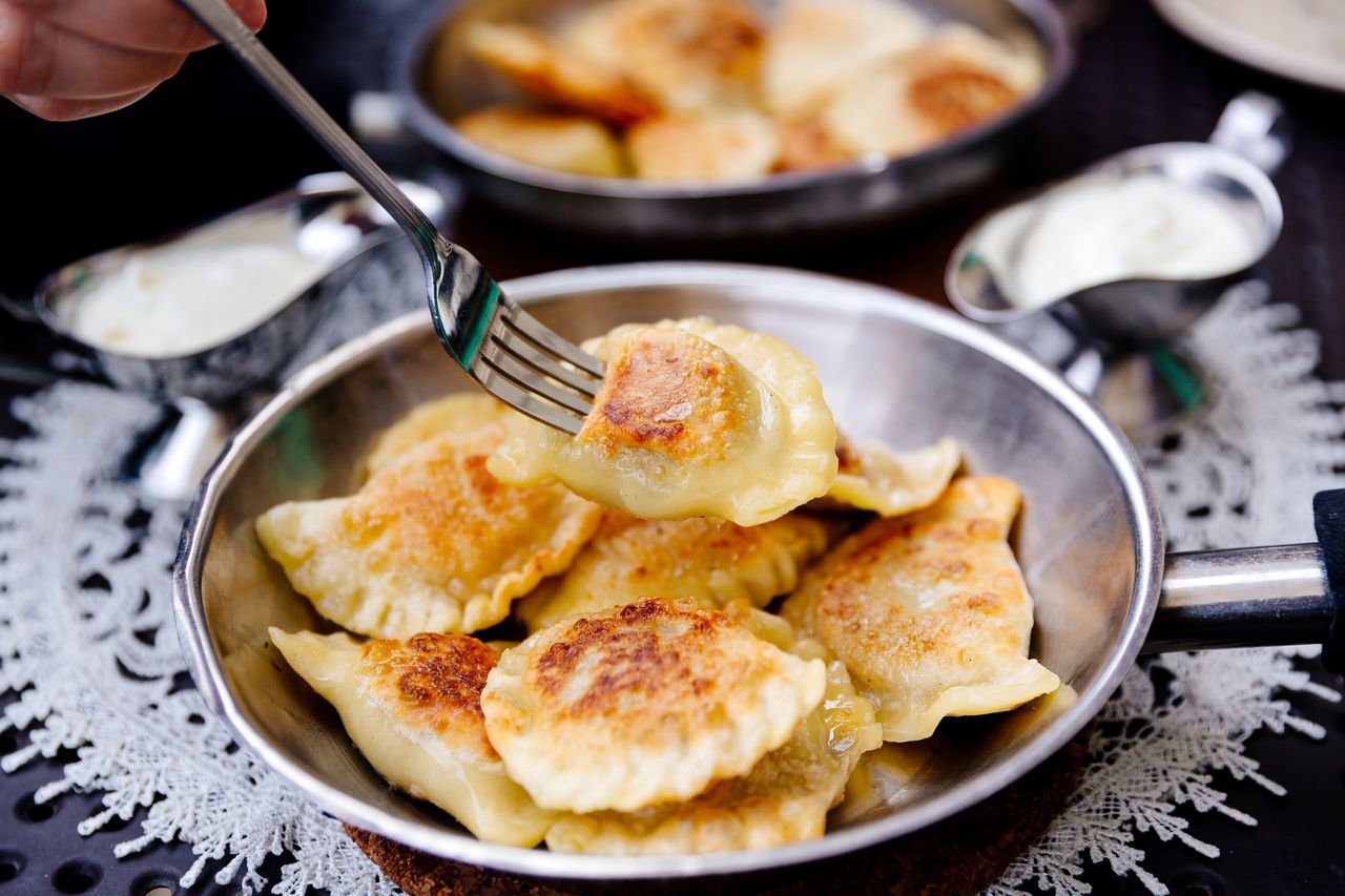 Pierogi staną się jeszcze bardziej chrupiące. Sprytny sposób