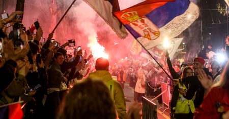 Dymisja premiera Vuczevicia przyjęta. Demonstranci dopięli swego