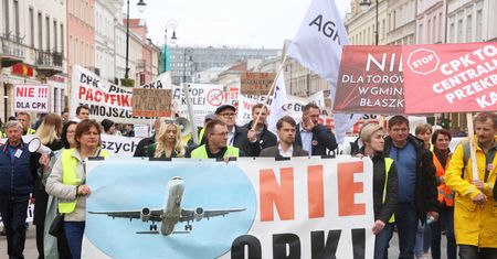 Pierwsze porządki po wyborach? Mieszkańcy z terenów CPK chcą dymisji Horały i "odejścia najeźdźców"