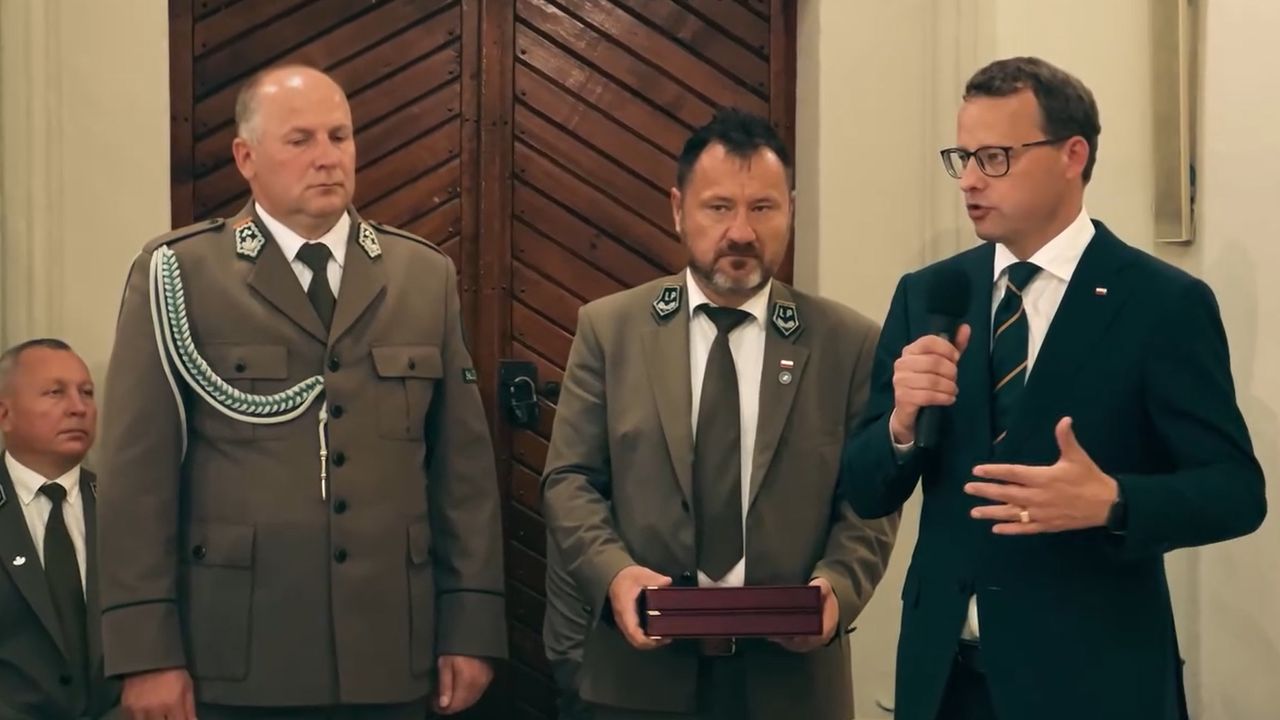 Andrzej Borowiec, Andrzej Kluczkowski i Marcin Romanowski w kościele w Krasnobrodzie podczas uroczystości Lasów Państwowych