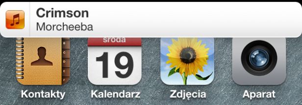 Komunikat o aktualnie odtwarzanym utworze na belce powiadomień iOS