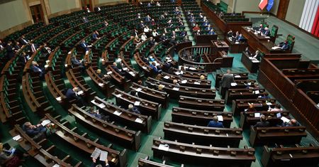 Krzyki w Sejmie. Przemysław Czarnek grzmi z mównicy, zwrócił się do posłów