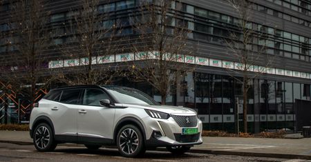 Test: Peugeot e-2008 GT – angażujący elektryk, który ma ten sam problem co spalinowy odpowiednik