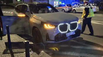 Warszawa: Wjechała w drzewo i pieszego uszkadzając autobus