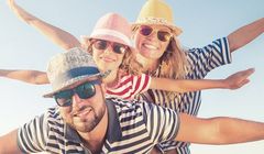 Za 60 złotych miesięcznie Netia oferuje pakiet internetu, telewizji i usług komórkowych