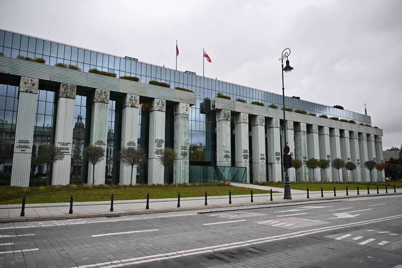 "Nie mogą uznać orzeczenia SN za niebyłe". Ogłoszono uchwałę