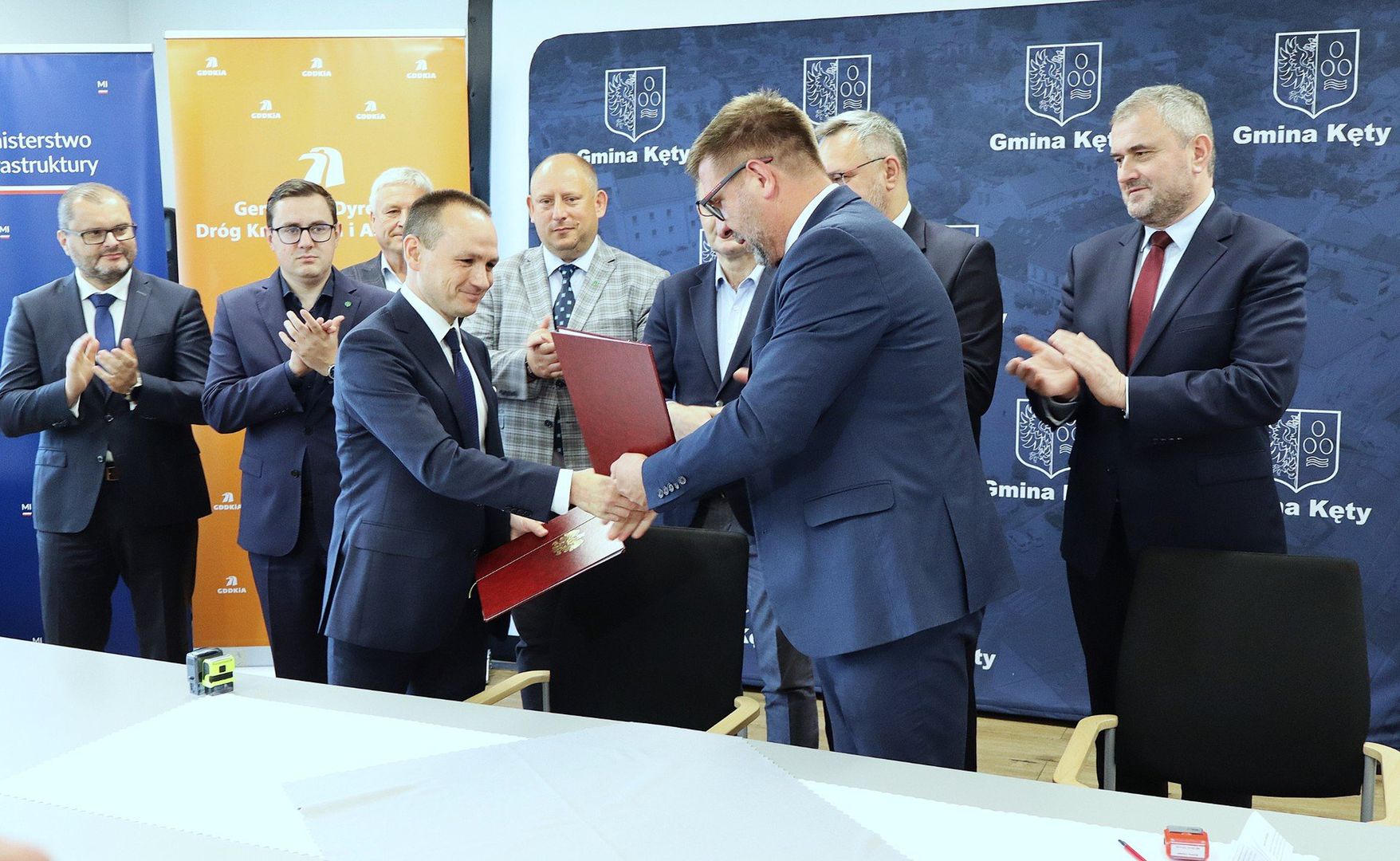 W Kętach podpisano umowę na wykonanie prac geologicznych i projektowych dla pierwszego odcinka Beskidzkiej Drogi Integracyjnej od Bielska-Białej do Bulowic