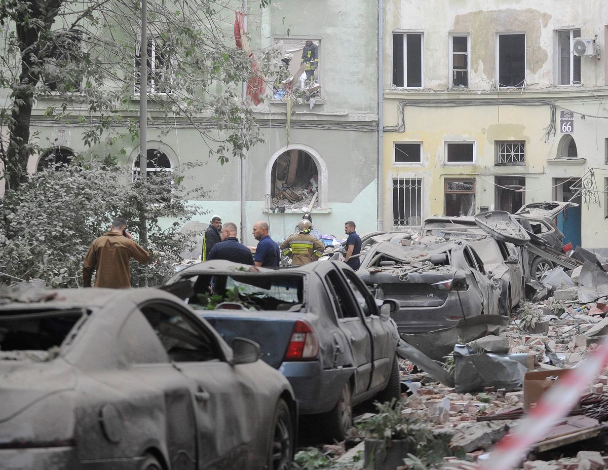 Rosyjska rakieta uderzyła w nocy w blok mieszkalny we Lwowie 
