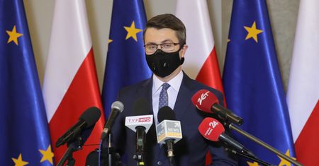 Powrót do szkół. Piotr Mueller o tym, kiedy zapadnie decyzja
