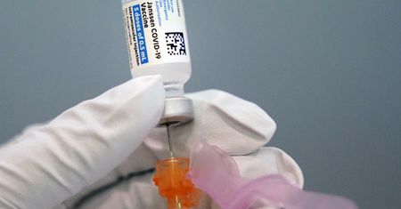 Jest oświadczenie EMA ws. szczepionki Johnson & Johnson. "Korzyści przeważają"