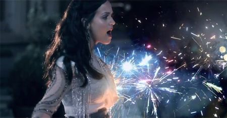 Wybuchowe piersi Katy Perry! (WIDEO)