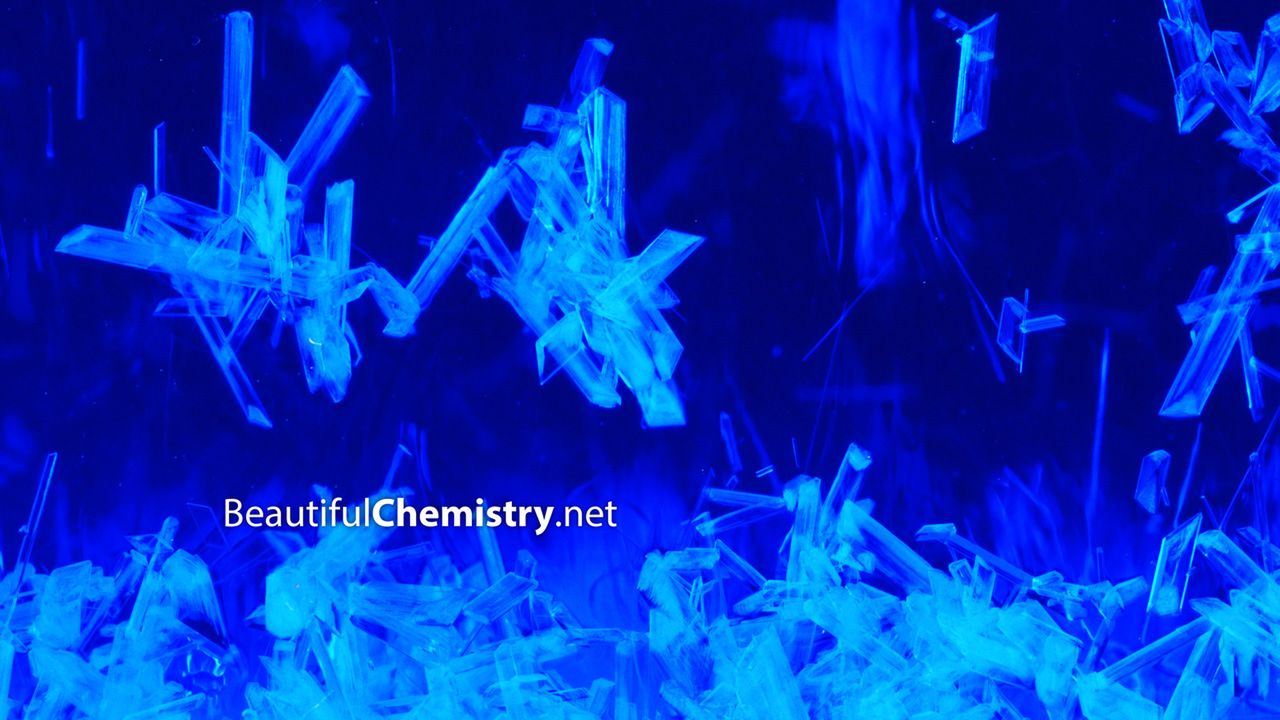 Procesy chemiczne w trybie makro nagrane w 4K Lumixem GH4 6