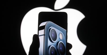 Apple dorzuca Arcade i TV+ za darmo. Wystarczy kupić nowego iPhone'a lub inne urządzenie firmy