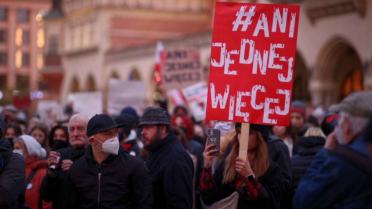 Przez całą Polskę przetaczają się protesty w sprawie prawa aborcyjnego