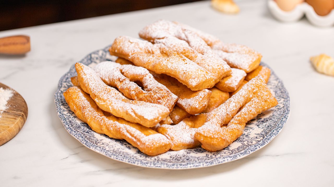 To dzięki temu składnikowi faworki są obłędnie puszyste. Ich smak też jest o wiele lepszy