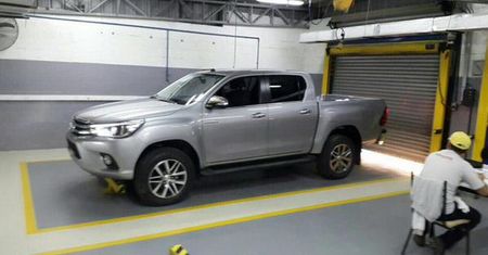 Nowa Toyota Hilux na pierwszych zdjęciach szpiegowskich
