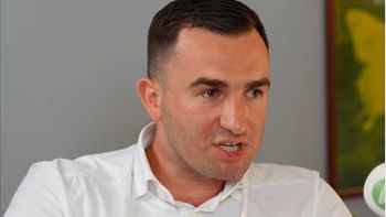 Milioner Oskar Wojciechowski atakuje "leniów śmierdzących". "Ludzie idą na studia po to, żeby przedłużyć dzieciństwo"