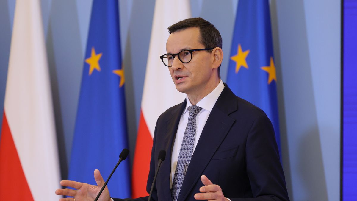 Warszawa, 01.12.2023. Premier Mateusz Morawiecki podczas konferencji prasowej po posiedzeniu rządu, 1 bm. w KPRM w Warszawie. Konferencja dotyczyła m.in. programu Lokalna Półka. (mr) PAP/Paweł Supernak