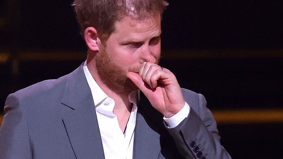 Książę Harry w "Spare" rozlicza się z ojcem, macochą, bratem