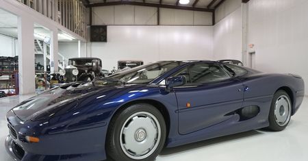 Ten Jaguar XJ220 jest jak nowy. Można go kupić za 2 mln zł