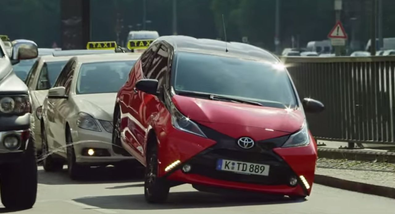 Toyota Aygo olewa co tylko zechce w nowej reklamie