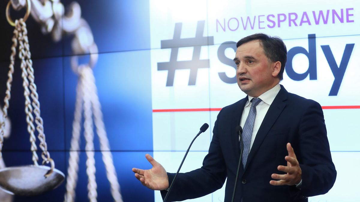 Warszawa, 15.11.2021. Minister sprawiedliwości, prokurator generalny Zbigniew Ziobro podczas konferencji prasowej w Prokuraturze Krajowej w Warszawie, 15 bm. Temat: Oczekiwana reforma sądów powszechnych. (kf) PAP/Rafał Guz