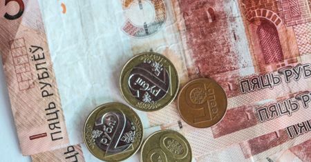 Załamanie rubla na rynkach zagranicznych. To efekt możliwego zaostrzenia sankcji