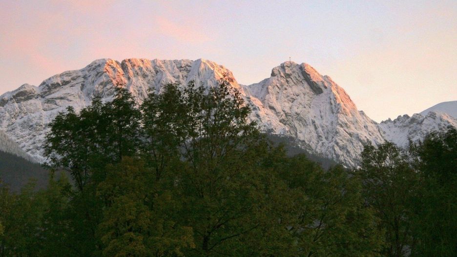 Giewont przykryty śniegiem